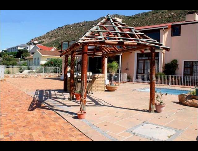 10 BEDROOM HOUSE FOR SALE IN FISH HOEK